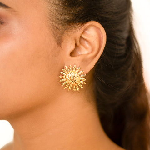 Shine bright with our Sunshine Earrings! Made for the fun-loving and quirky, these earrings will add some playful charm to any outfit. Say goodbye to dull accessories and hello to a little ray of sunshine.&nbsp;  Material: Stainless Steel Plating: 18K Gold-Plated Waterproof Hypoallergenic Anti-tarnish