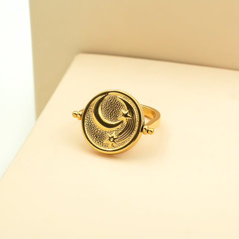 Get two rings in one with our Reversible Sun Moon Ring! Switch between a stunning sun or moon design, perfect for any mood or outfit. A versatile addition to your jewelry collection.&nbsp;  Material: Stainless Steel Plating: 18K Gold-Plated Waterproof Hypoallergenic Anti-tarnish